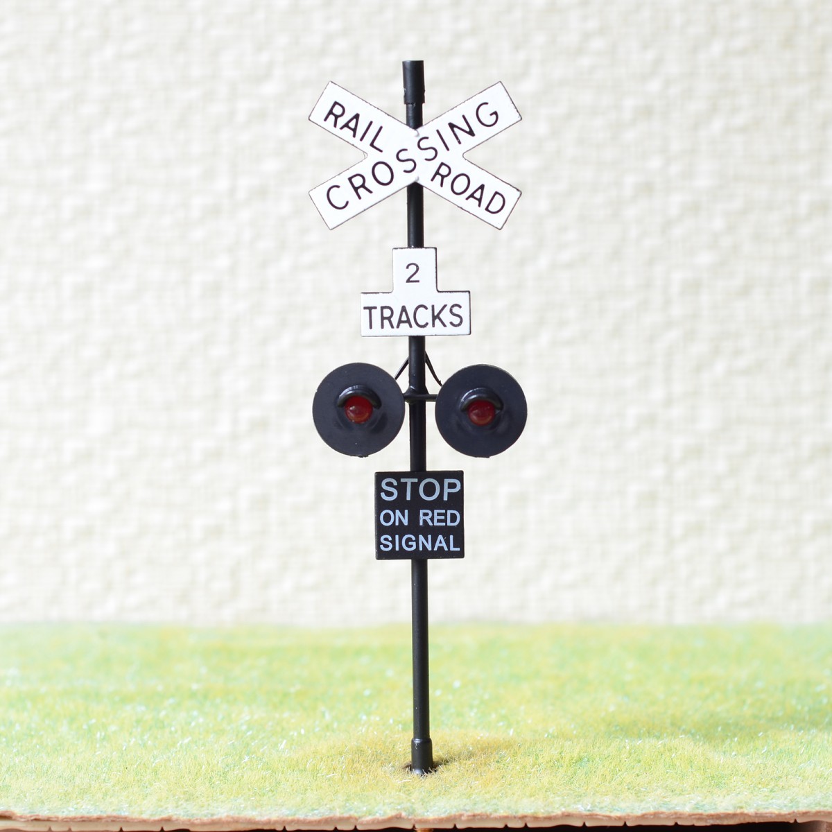 1 x O scale railroad crossing signals LED made 2 target faces 2 tracks black #X 